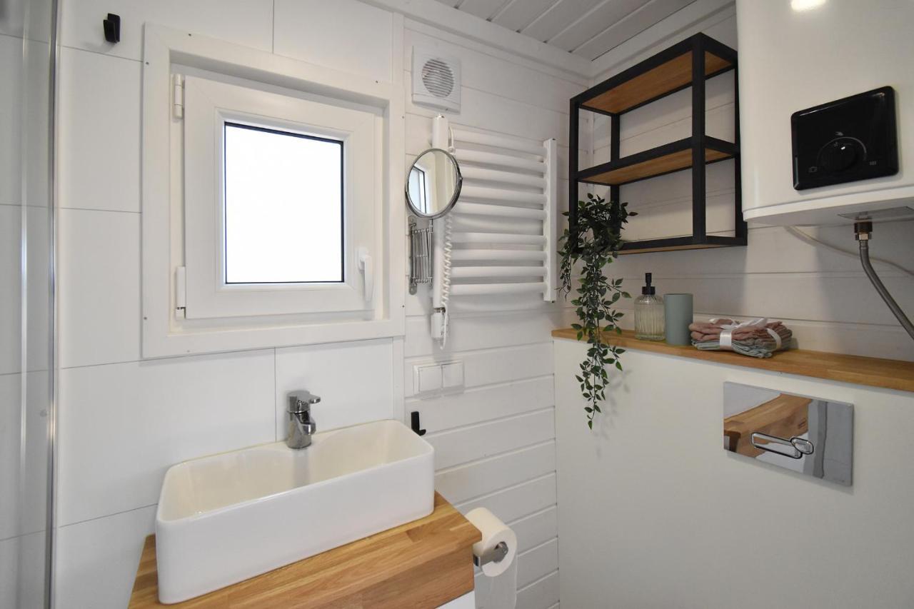 Dadaj Park - Tiny House Villa Biskupiec  Buitenkant foto